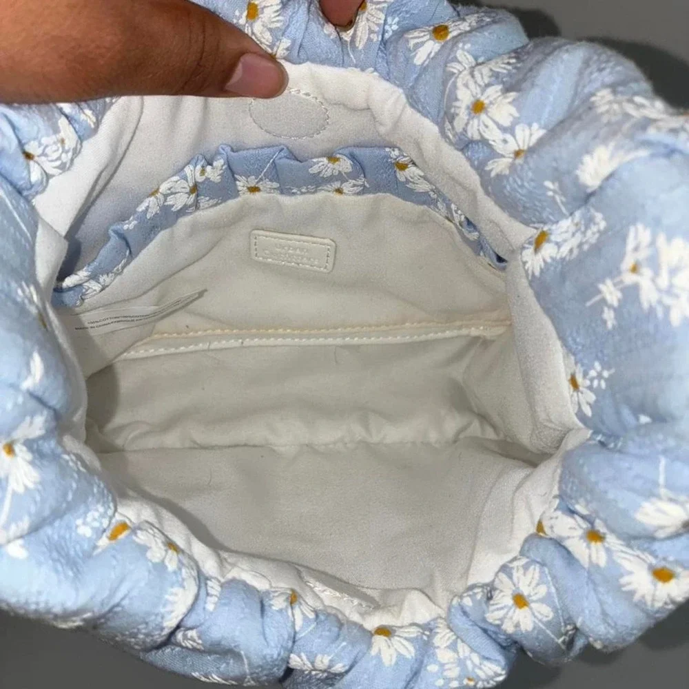 Blue floral fabric bag with rope handles and magnetic clasps | Coquette